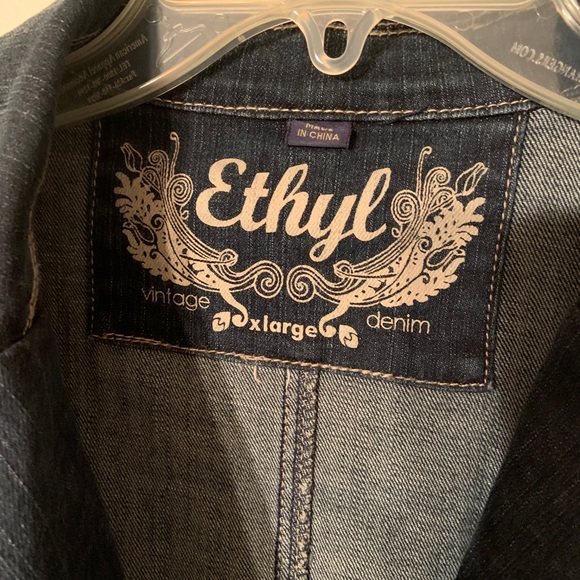 Pretty denim jean jacket. New and never worn. - Picture 4 of 6